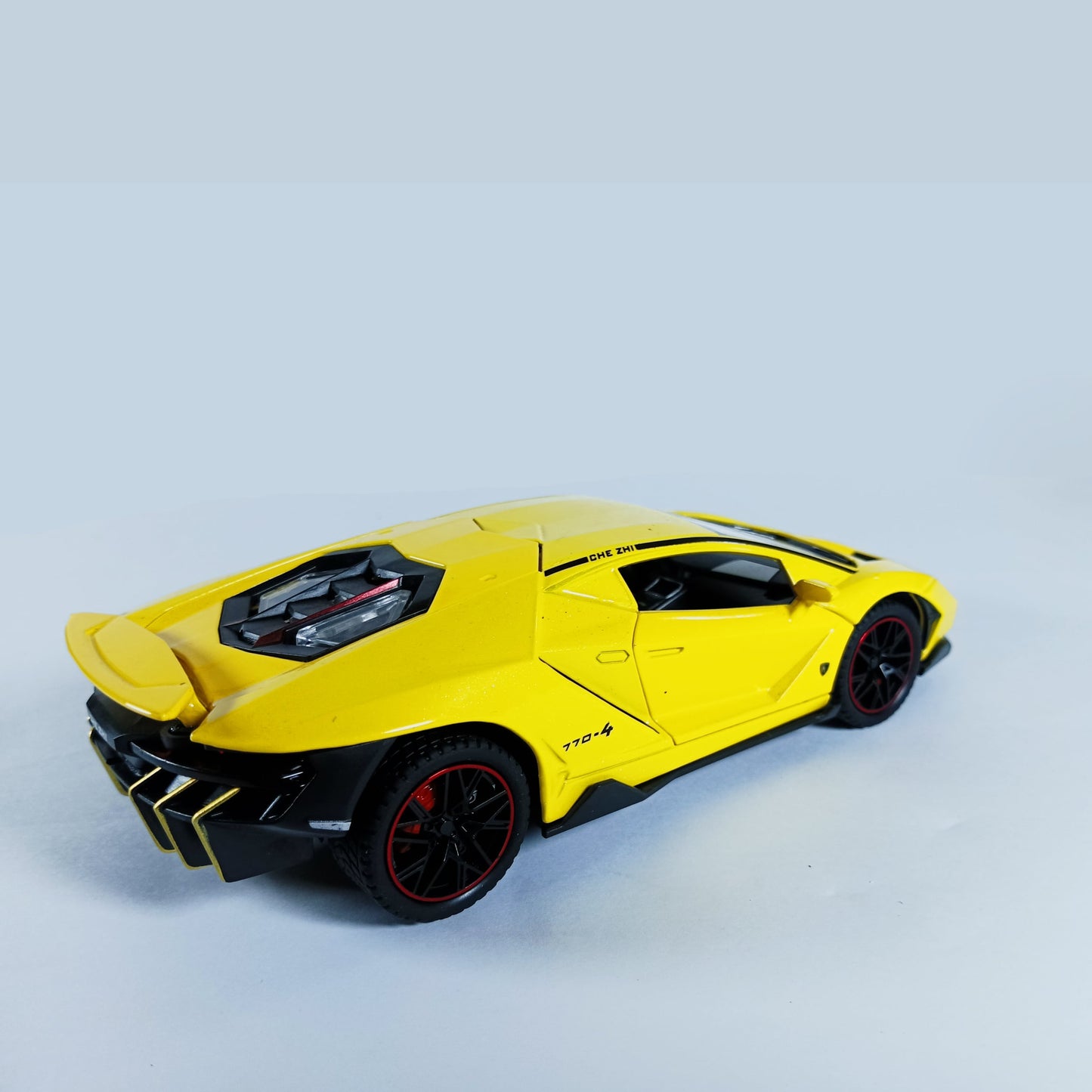 Che Zhi Die-Cast Lamborghini Model Car (1:24 Scale) with smoke