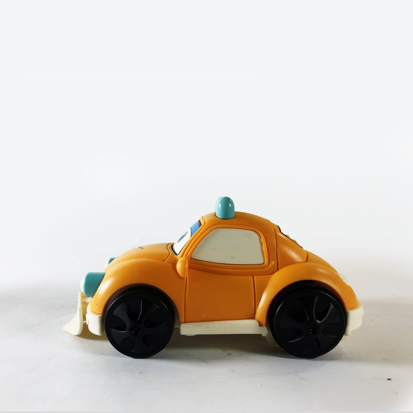 Leilan Transforming Car: Cartoon Edition