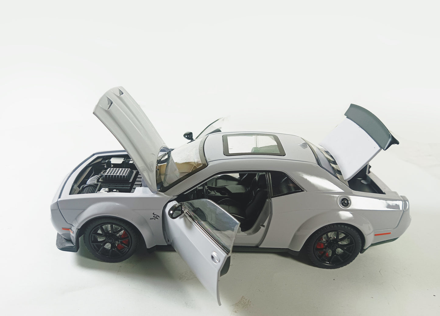 1:24 Scale Die-Cast Dodge Challenger SRT Model Car