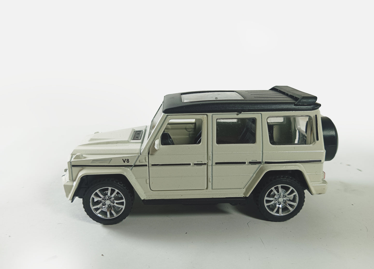 Die-Cast Model of G-Class Mercedes (White)